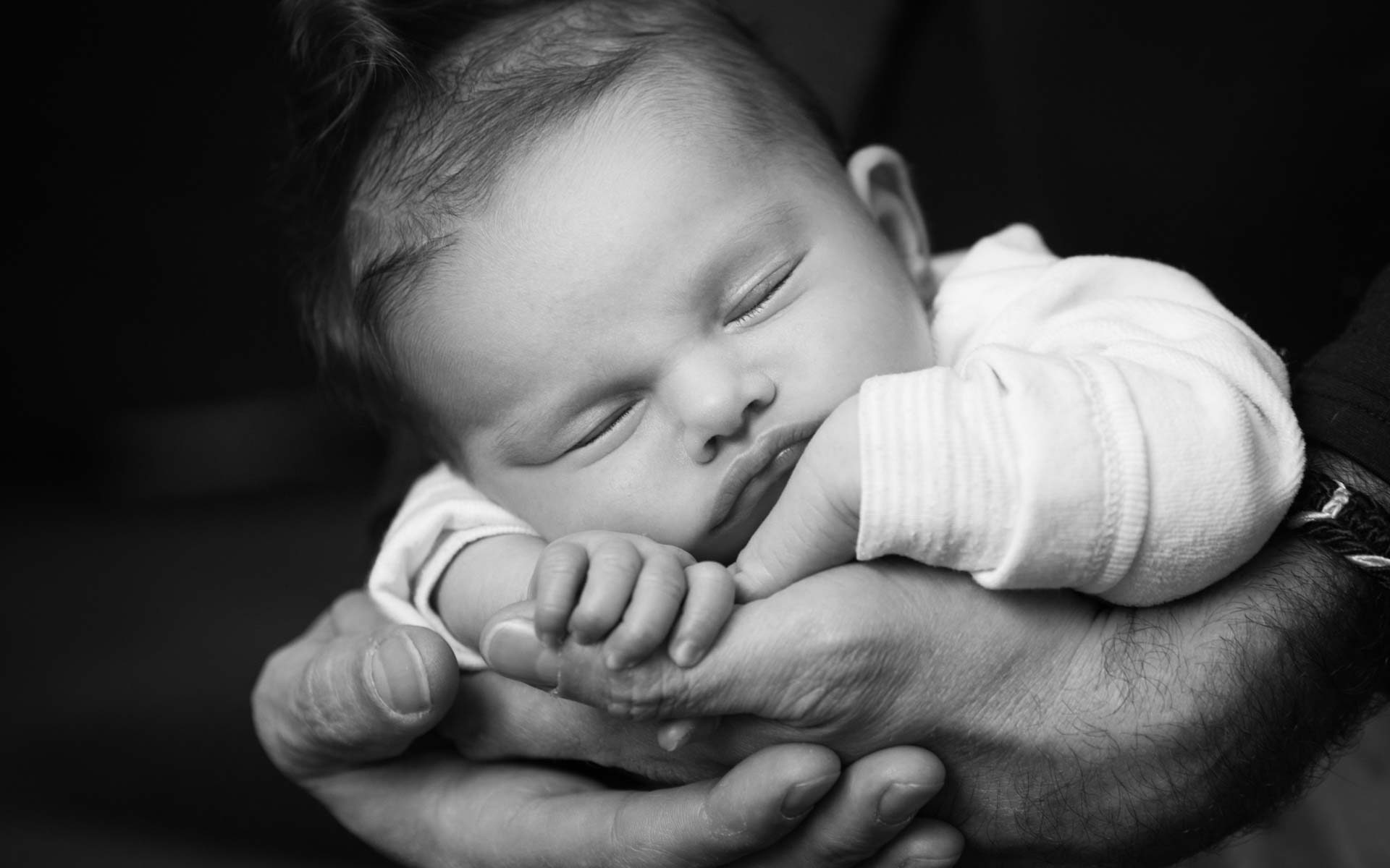 New born - Girl Sleeping - Dad's Hands