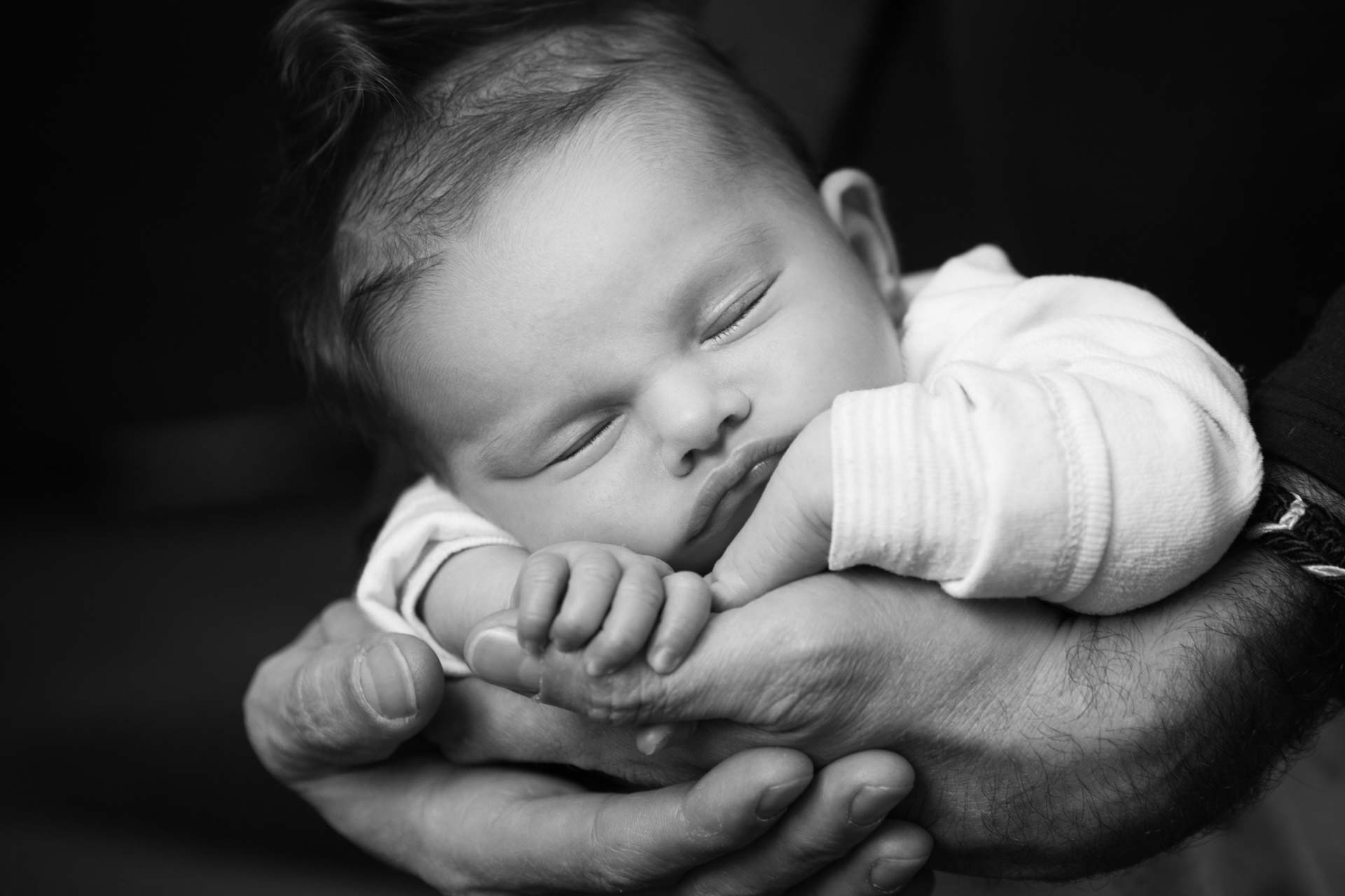 New born - Girl Sleeping - Dad's Hands
