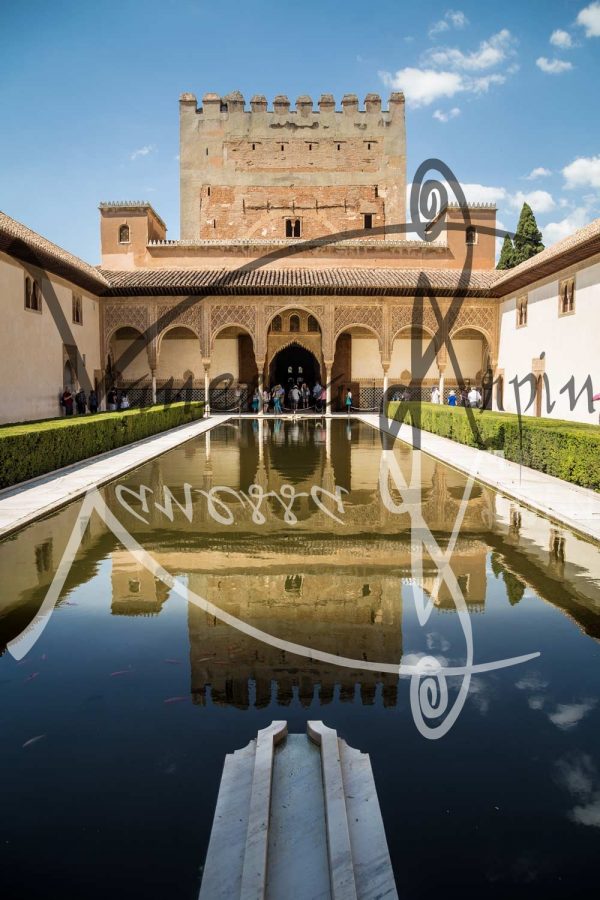 Alhambra - Monument - Reflection - Water - Symetria