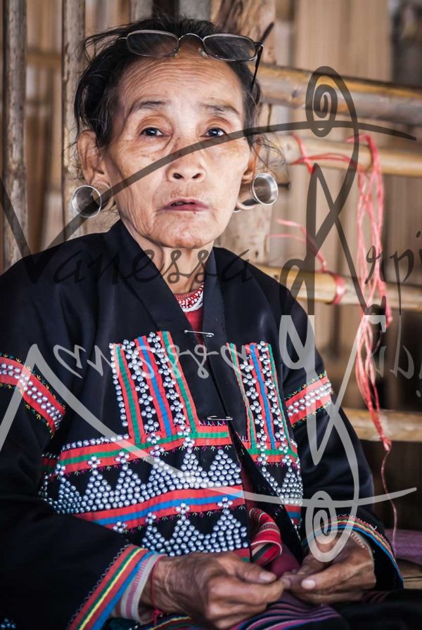 Old-lady - Tribe-woman - Thailand - Earexpander - Traditional Clothing